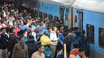 सावधान रेल्वे प्रवाशांनो ! बिनतिकीट प्रवास केल्यास आता किमान ₹५०० दंड
