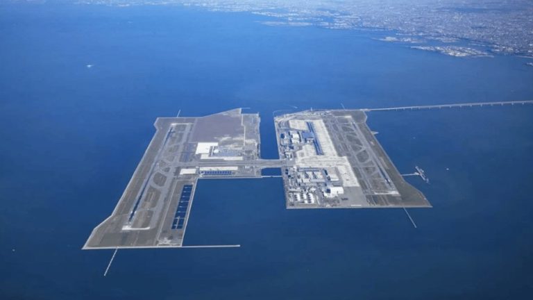 महाराष्ट्रात उभारला जाणार भारतातील पहिला Offshore Airport ! मुख्यमंत्र्यांकडून Detailed Feasibility Study करण्यास मंजुरी